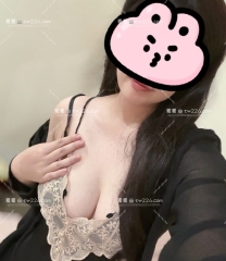 夜店酒促的嬌小辣妹❤️泡泡：154 D 45 21歲